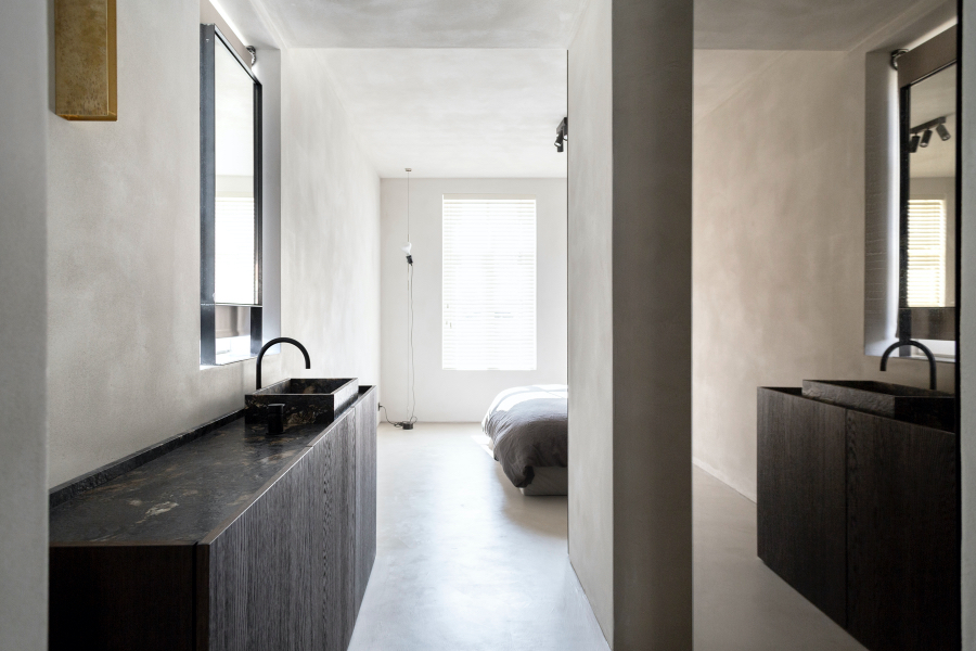 Beton cire oppervlak met minerale textuur in een interieur
